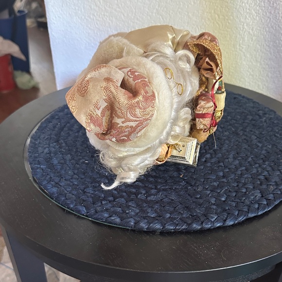 Vintage Shelf/Fireplace Santa Claus Holiday Figurine - Gold and Cream - Picture 6 of 8